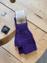 Load image into Gallery viewer, Cable Knit Design Fingerless Gloves